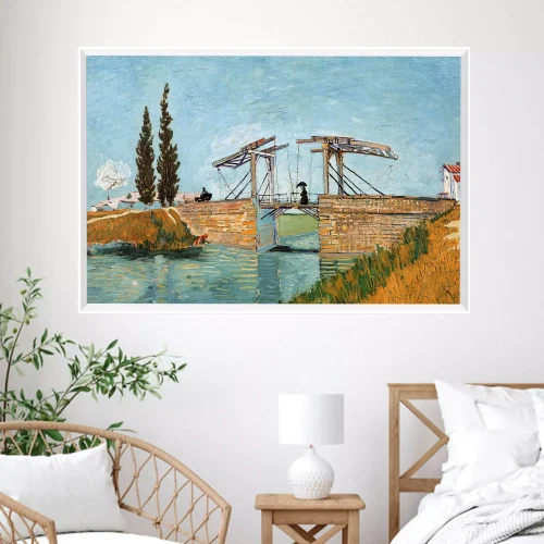 Quadro Van Gogh Ponte Langlois em Arles (1888), A Escolha do Tamanho e Formato dos Quadros A escolha do tamanho e formato dos quadros decorativos é fundamental para criar um visual harmonioso e equilibrado no ambiente de trabalho. Ao selecionar os quadros corretos, é possível complementar a decoração do escritório, transmitindo a mensagem desejada e criando uma atmosfera agradável e profissional. Para escolher o tamanho adequado dos quadros, é importante considerar o espaço disponível nas paredes do escritório. Quadros muito grandes podem sobrecarregar a decoração, enquanto quadros muito pequenos podem se perder visualmente. Analisar as dimensões das paredes e o estilo do ambiente são pontos-chave para determinar o tamanho ideal. Além disso, a escolha do formato dos quadros também desempenha um papel importante na estética e composição do ambiente de trabalho. Existem diferentes formatos disponíveis, como retangular, quadrado e panorâmico. Cada um deles possui características específicas que proporcionam impacto visual e podem se adequar melhor a determinados espaços e estilos de decoração.